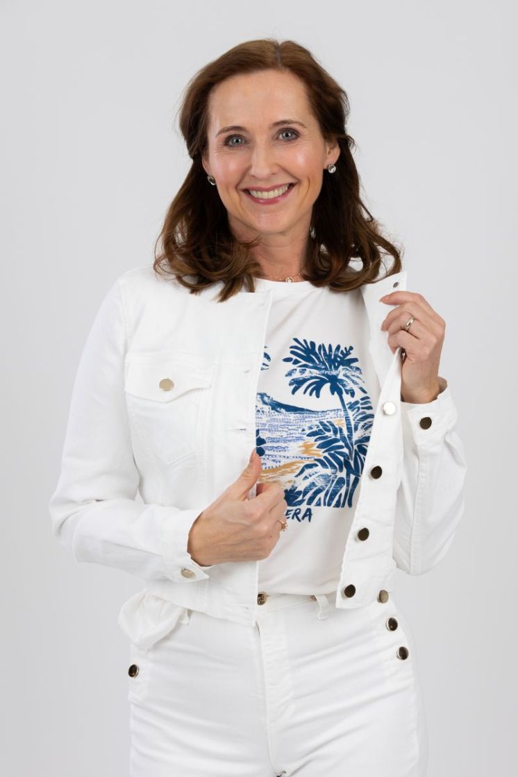  b021-white