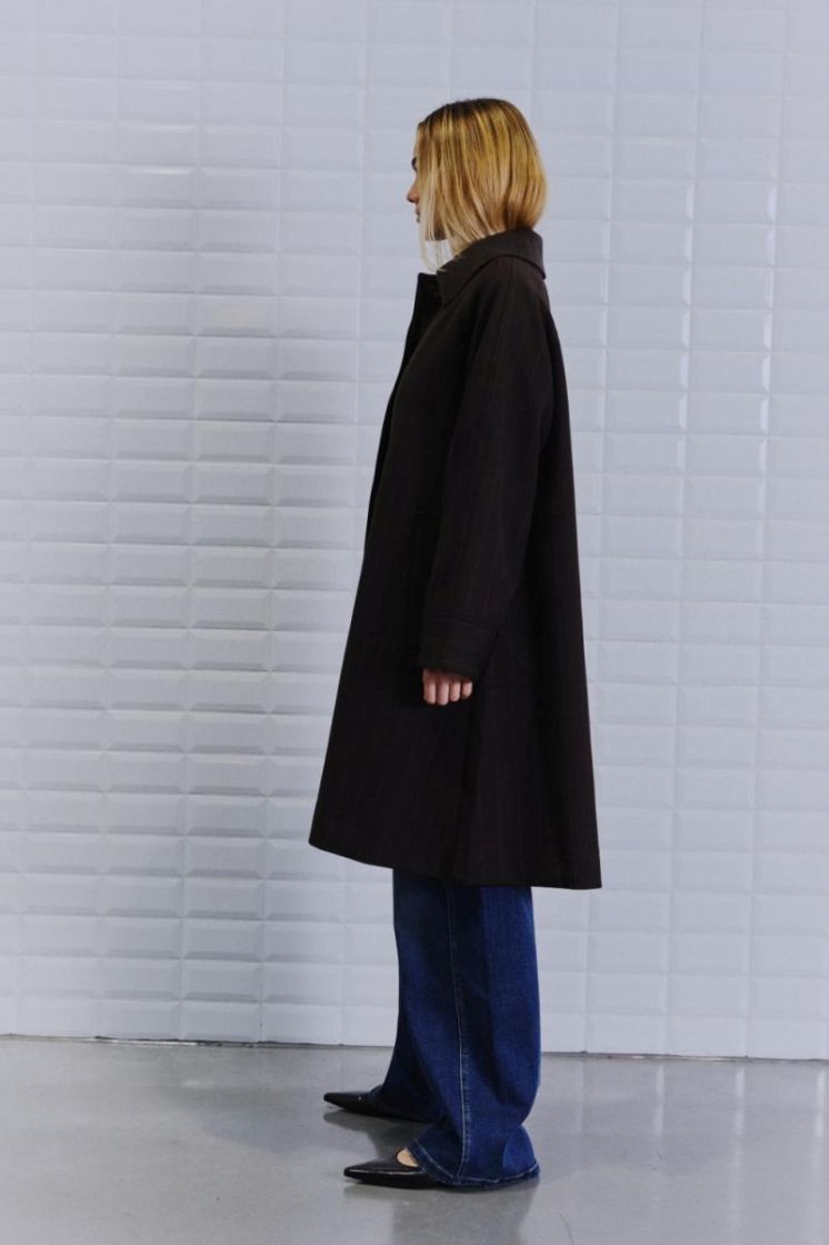  dark brown stri