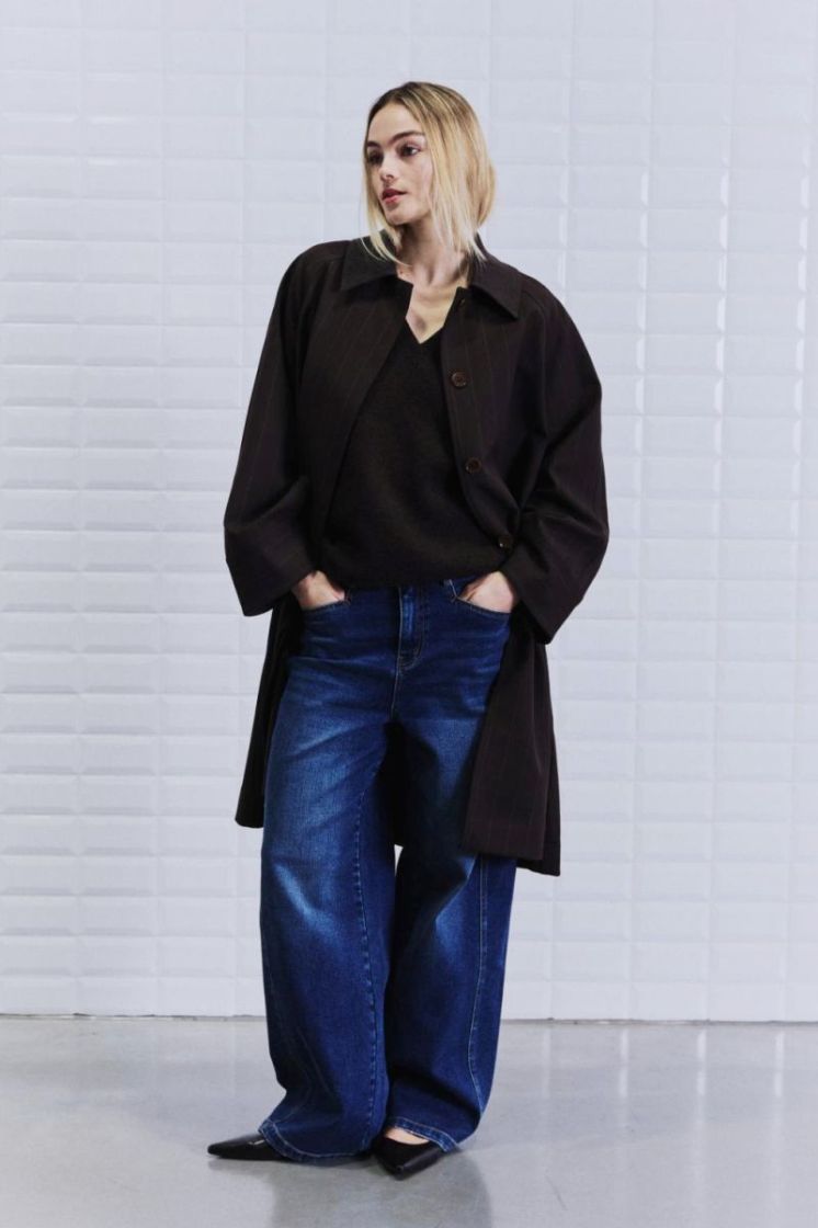  dark brown stri