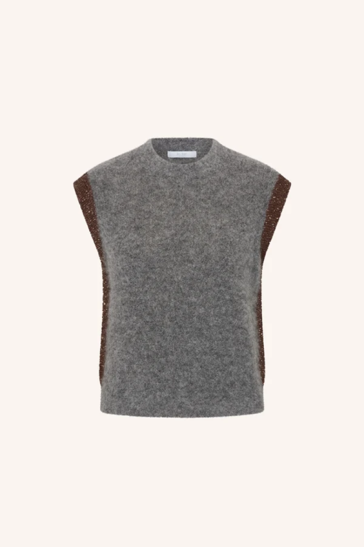  825 grey melee