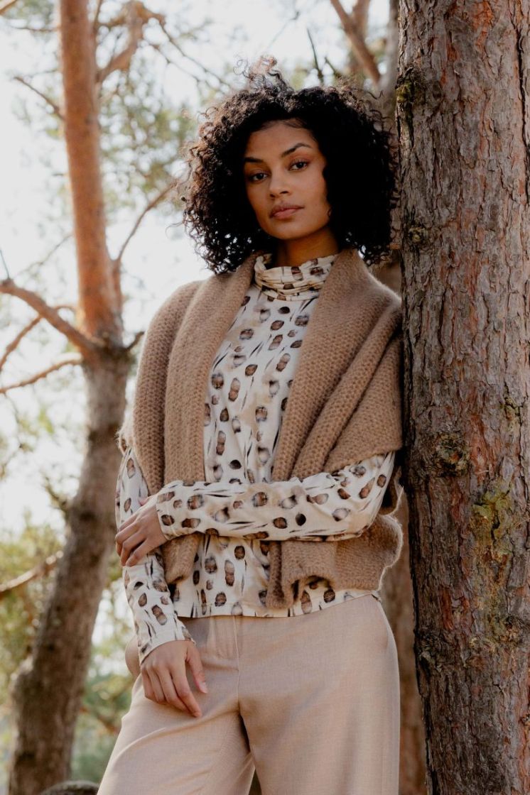  2 beige/taupe